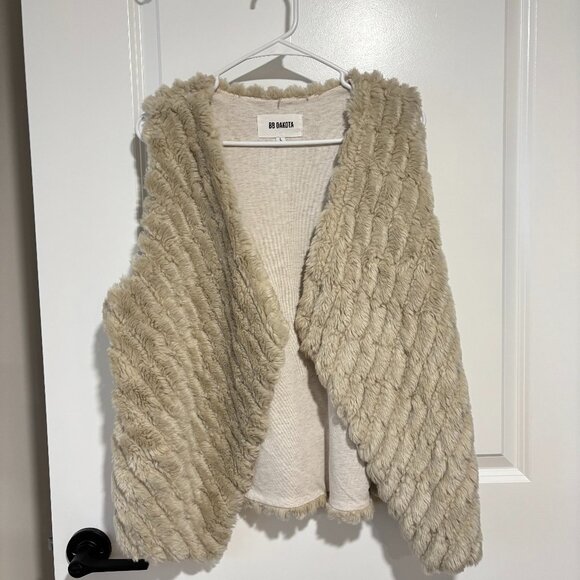 BB Dakota Jackets & Blazers - Cream BB DAKOTA Faux Fur Vest LARGE Boho Cream Fur Vest
